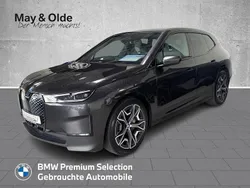 Grau Gebraucht 2022 BMW iX SUV | 39.885 € (Fairer Preis)
