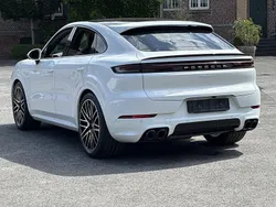 Weiß Gebraucht 2024 Porsche Cayenne Turbo SUV | 114.790 €