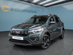 Grün Gebraucht 2025 Dacia Sandero Stepway Kleinwagen | 20.499 € (Etwas zu teuer)