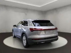 Silber metallic Gebraucht 2021 Audi e-tron Ambiente SUV | 46.230 € (Teuer)