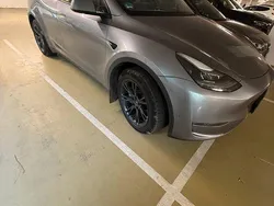 Grau Gebraucht 2024 Tesla Model Y Long Range AWD SUV | 42.000 € (Etwas zu teuer)