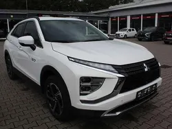Weiß Gebraucht 2022 Mitsubishi Eclipse Cross Plus SUV | 26.150 € (Etwas zu teuer)