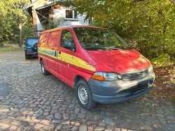Rot Gebraucht 2005 Toyota HiAce Van / Kleinbus | 6.800 € (Etwas zu teuer)