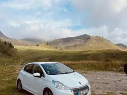Weiß Gebraucht 2012 Peugeot 208 Allure Kleinwagen | 7.800 € (Fairer Preis)