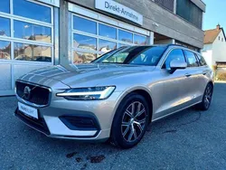 Silber Gebraucht 2023 Volvo V60 Core Kombi | 44.990 €