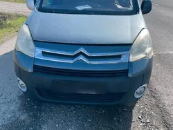 Grau Gebraucht 2011 Citroën Berlingo Van / Kleinbus | 1.999 € (Fairer Preis)