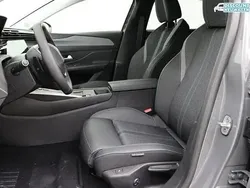 Rot Neu 2025 Peugeot 2008 Allure SUV | 31.753 € (Guter Preis)