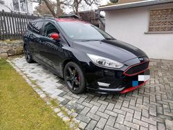 Schwarz Gebraucht 2016 Ford Focus Kombi | 11.990 €