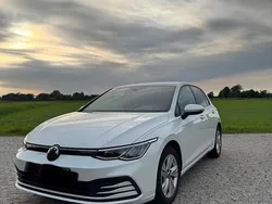 Weiß Gebraucht 2022 VW Golf VIII Life Limousine | 21.600 € (Fairer Preis)