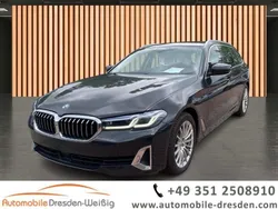 Black sapphire metallic (metallic) Gebraucht 2023 BMW 530 Luxury Line Kombi | 39.980 € (Etwas zu teuer)