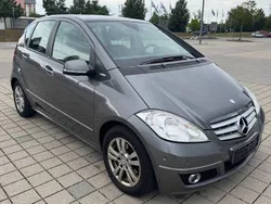 Grau Gebraucht 2010 Mercedes A180 Limousine | 2.490 € (Fairer Preis)