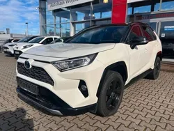 Novaweiß perleffekt / dach schwarz Gebraucht 2020 Toyota RAV4 Hybrid Plus SUV | 28.790 € (Fairer Preis)