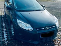 Blau Gebraucht 2011 Ford Focus Trend Limousine | 4.600 € (Fairer Preis)
