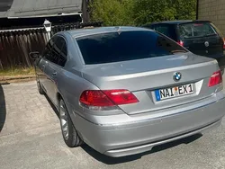 Silber Gebraucht 2006 BMW 750 Limousine | 10.000 €