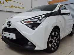Solid white Gebraucht 2020 Toyota Aygo X-play Kleinwagen | 11.950 € (Fairer Preis)