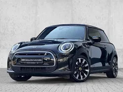 Schwarz Gebraucht 2021 Mini Cooper SE Kleinwagen | 19.000 € (Etwas zu teuer)