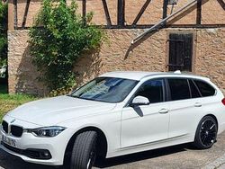 Weiß Gebraucht 2019 BMW 318 Advantage Kombi | 16.750 €