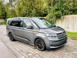 Grau Gebraucht 2024 VW Multivan Edition Van / Kleinbus | 60.000 € (Etwas zu teuer)