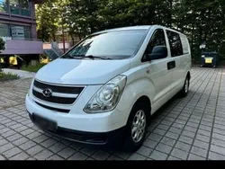 Weiß Gebraucht 2009 Hyundai H-1 Van / Kleinbus | 6.900 € (Superpreis)