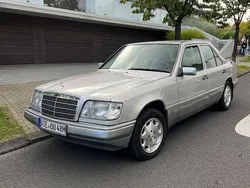 Grau Gebraucht 1994 Mercedes E250 Limousine | 9.700 €