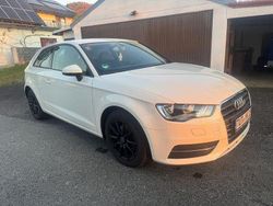 Weiß Gebraucht 2013 Audi A3 Ambition Limousine | 9.100 € (Fairer Preis)