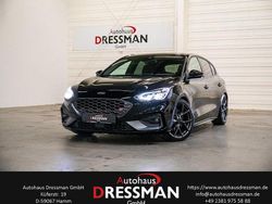 Obsidianschwarz metallic Gebraucht 2021 Ford Focus ST Limousine | 27.699 € (Fairer Preis)