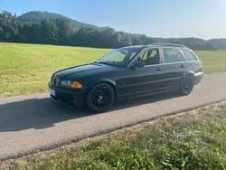 Schwarz Gebraucht 2001 BMW 325 Kombi | 2.900 €