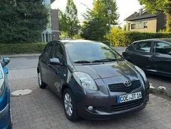 Grau Gebraucht 2008 Toyota Yaris Cool Limousine | 3.999 € (Fairer Preis)