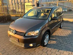 Braun Gebraucht 2011 VW Touran Van / Kleinbus | 5.999 € (Etwas zu teuer)