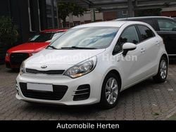 Weiß Gebraucht 2015 Kia Rio FIFA World Cup Edition Limousine | 4.999 € (Teuer)