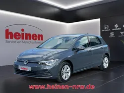 Grau Gebraucht 2022 VW Golf VIII Life Limousine | 21.739 € (Superpreis)