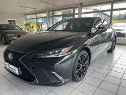 Schwarz Gebraucht 2024 Lexus ES300H Limousine | 42.999 € (Fairer Preis)