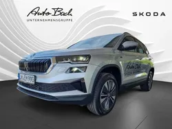 Silber (brillantsilber metallic) Gebraucht 2025 Skoda Karoq Tour SUV | 38.990 € (Fairer Preis)