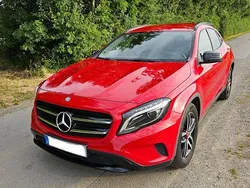 Rot Gebraucht 2015 Mercedes GLA200 Urban SUV | 13.999 € (Superpreis)