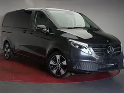 Graphitgrau Gebraucht 2022 Mercedes V220 Van / Kleinbus | 46.990 € (Etwas zu teuer)