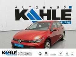 Rot Gebraucht 2024 VW Golf VIII Basis Limousine | 23.990 € (Fairer Preis)