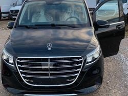 Schwarz Neu 2025 Mercedes V300 Exclusive Van / Kleinbus | 115.430 € (Teuer)