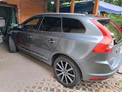 Grau Gebraucht 2016 Volvo XC60 Summum SUV | 21.999 € (Teuer)