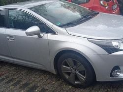 Silber Gebraucht 2015 Toyota Avensis T2 Kombi | 12.200 € (Fairer Preis)