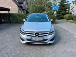 Silber Gebraucht 2015 Mercedes B180 Van / Kleinbus | 11.500 € (Fairer Preis)