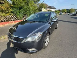 Grau Gebraucht 2010 Kia Ceed Attract Limousine | 2.450 € (Superpreis)