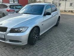 Silber Gebraucht 2006 BMW 325 Limousine | 3.700 €