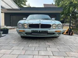 Grün Gebraucht 1998 Jaguar XJ8 Limousine | 5.995 €