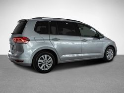 Oyster silver metallic Gebraucht 2024 VW Touran Highline Van / Kleinbus | 49.190 €