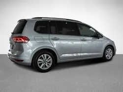 Oyster silver metallic Neu 2024 VW Touran Highline Van / Kleinbus | 49.190 €