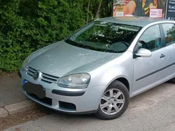 Silber Gebraucht 2004 VW Golf V Kleinwagen | 2.550 € (Guter Preis)