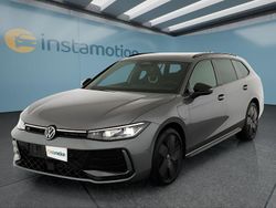 Blau Neu 2025 VW Passat Kombi | 50.349 € (Fairer Preis)