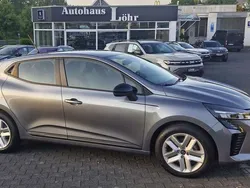 Sternenschwarz Gebraucht 2024 Renault Clio V Evolution Limousine | 15.892 € (Guter Preis)
