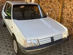 Peugeot 205