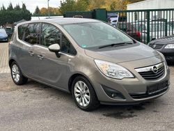 Grau Gebraucht 2012 Opel Meriva Van / Kleinbus | 5.990 € (Fairer Preis)